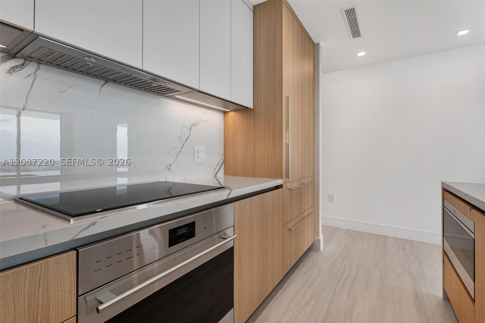 2411 Laguna #2704, North Miami FL 33181