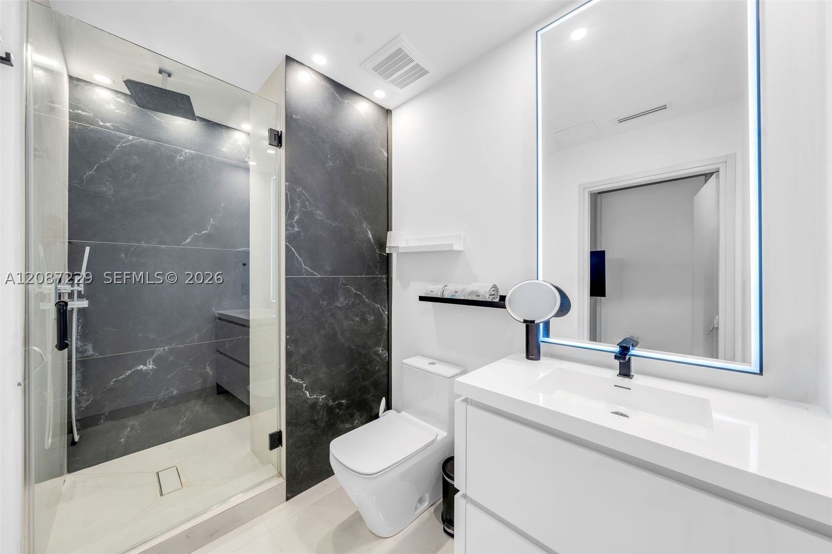 50 S Pointe Dr #514, Miami Beach FL 33139