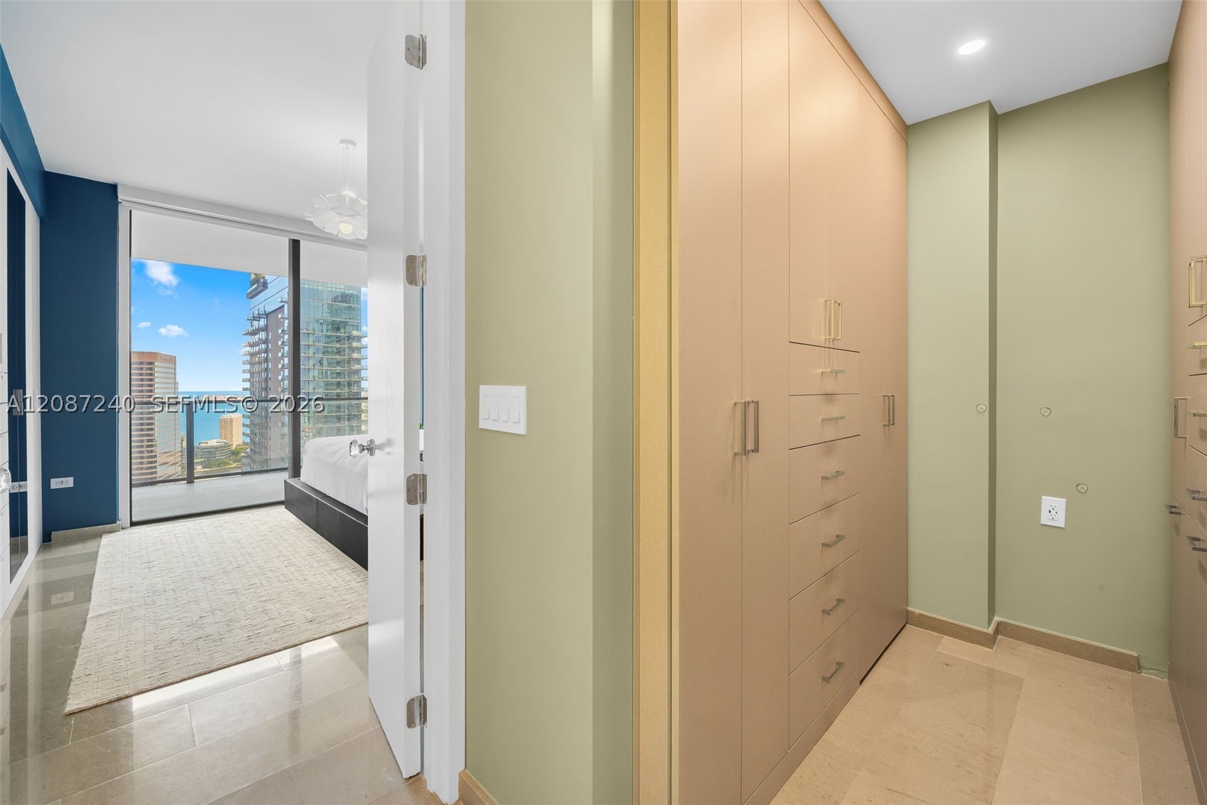 88 SW 7th St #3107, Miami FL 33130