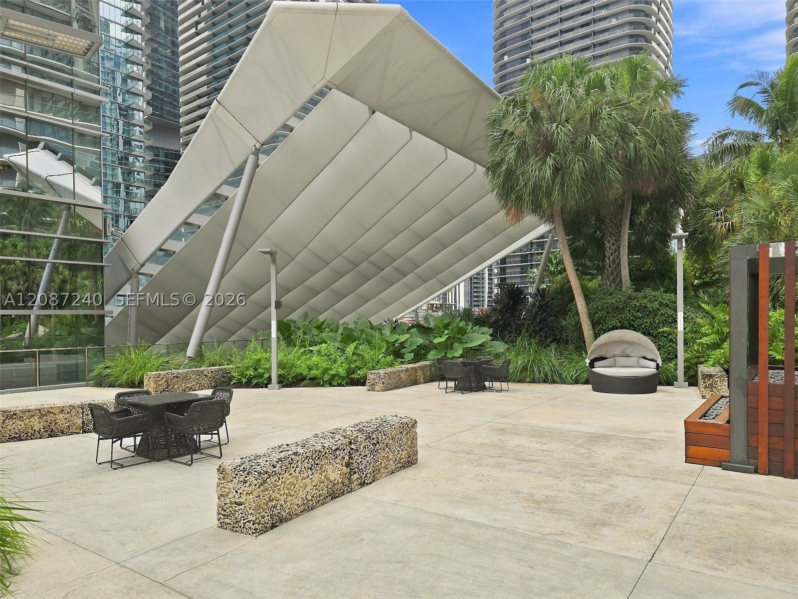 88 SW 7th St #3107, Miami FL 33130