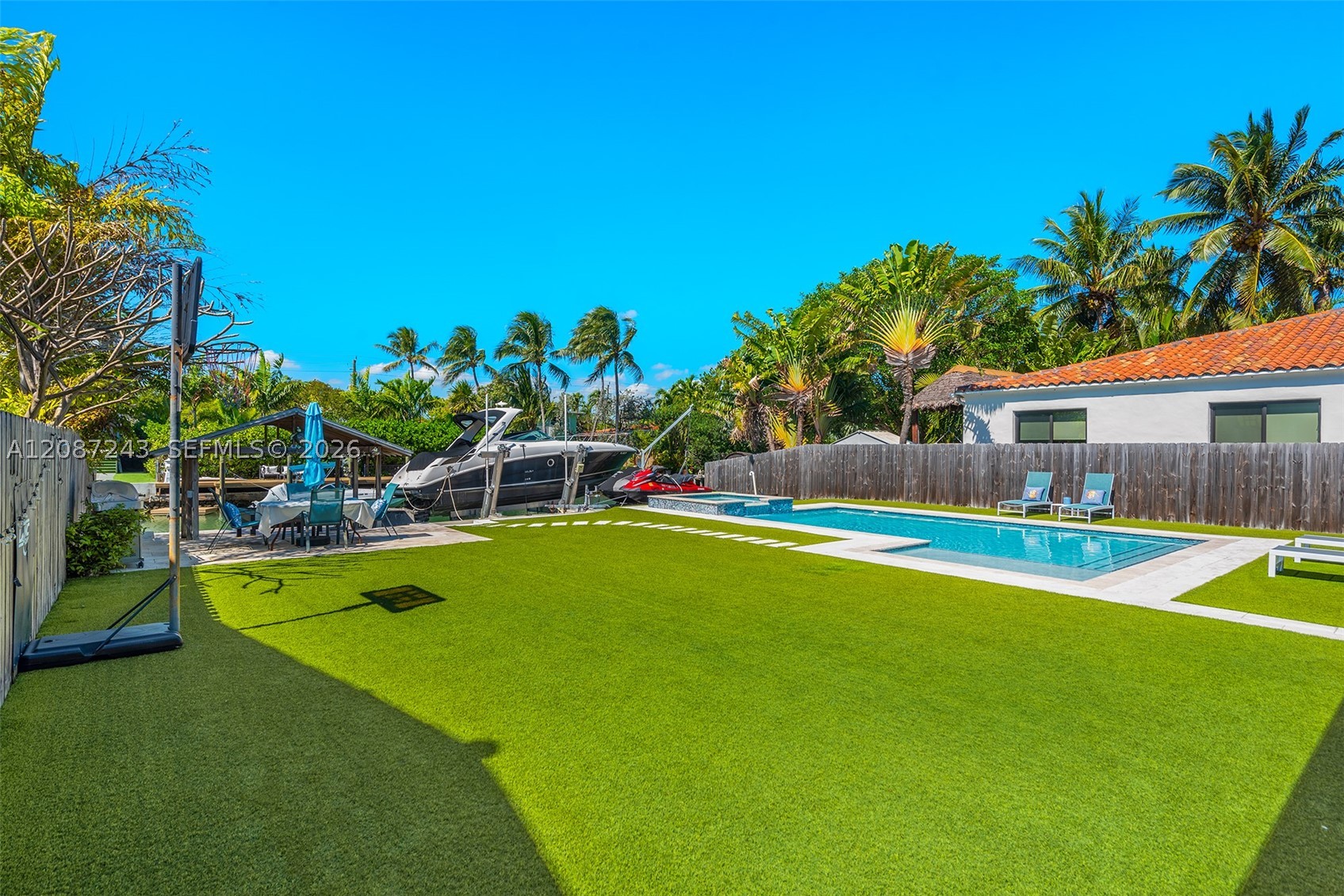 7940 Hawthorne Ave, Miami Beach FL 33141