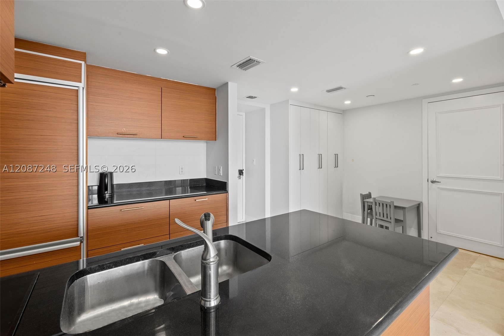 50 Biscayne Blvd #4405, Miami FL 33132