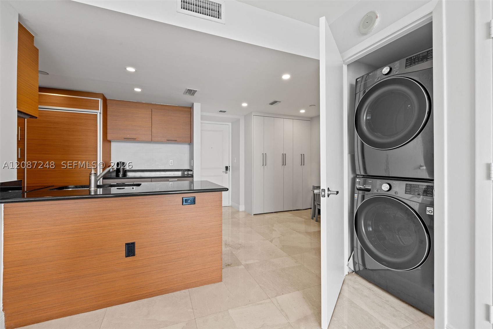 50 Biscayne Blvd #4405, Miami FL 33132