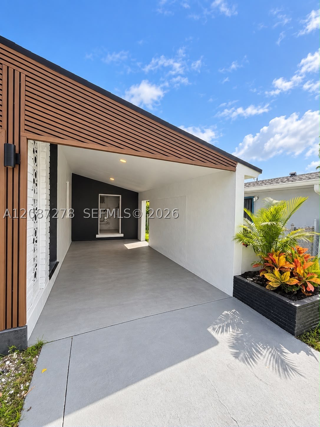 940 NW 67th St, Miami FL 33150