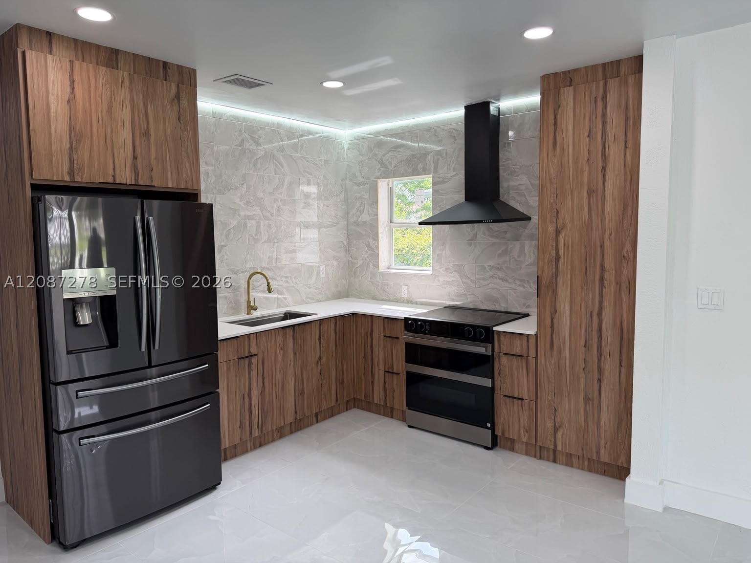 940 NW 67th St, Miami FL 33150