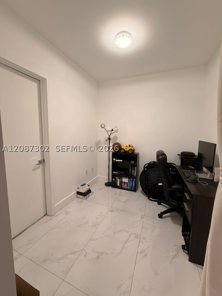 Miami FL 33132 - A12087302