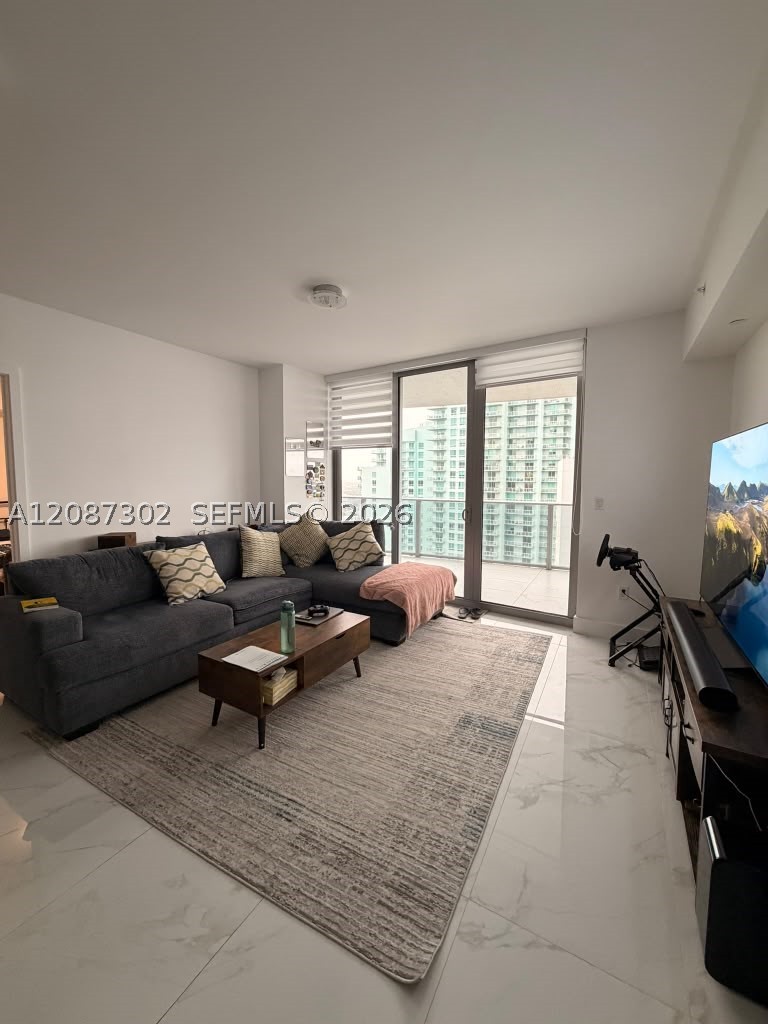 Miami FL 33132 - A12087302