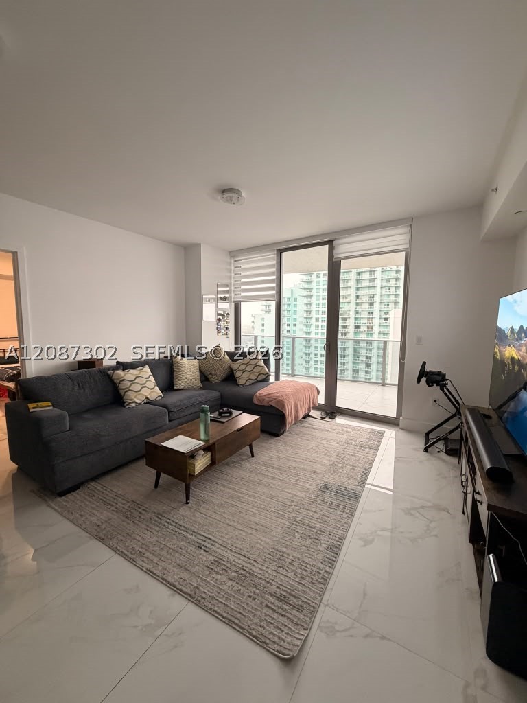 Miami FL 33132 - A12087302