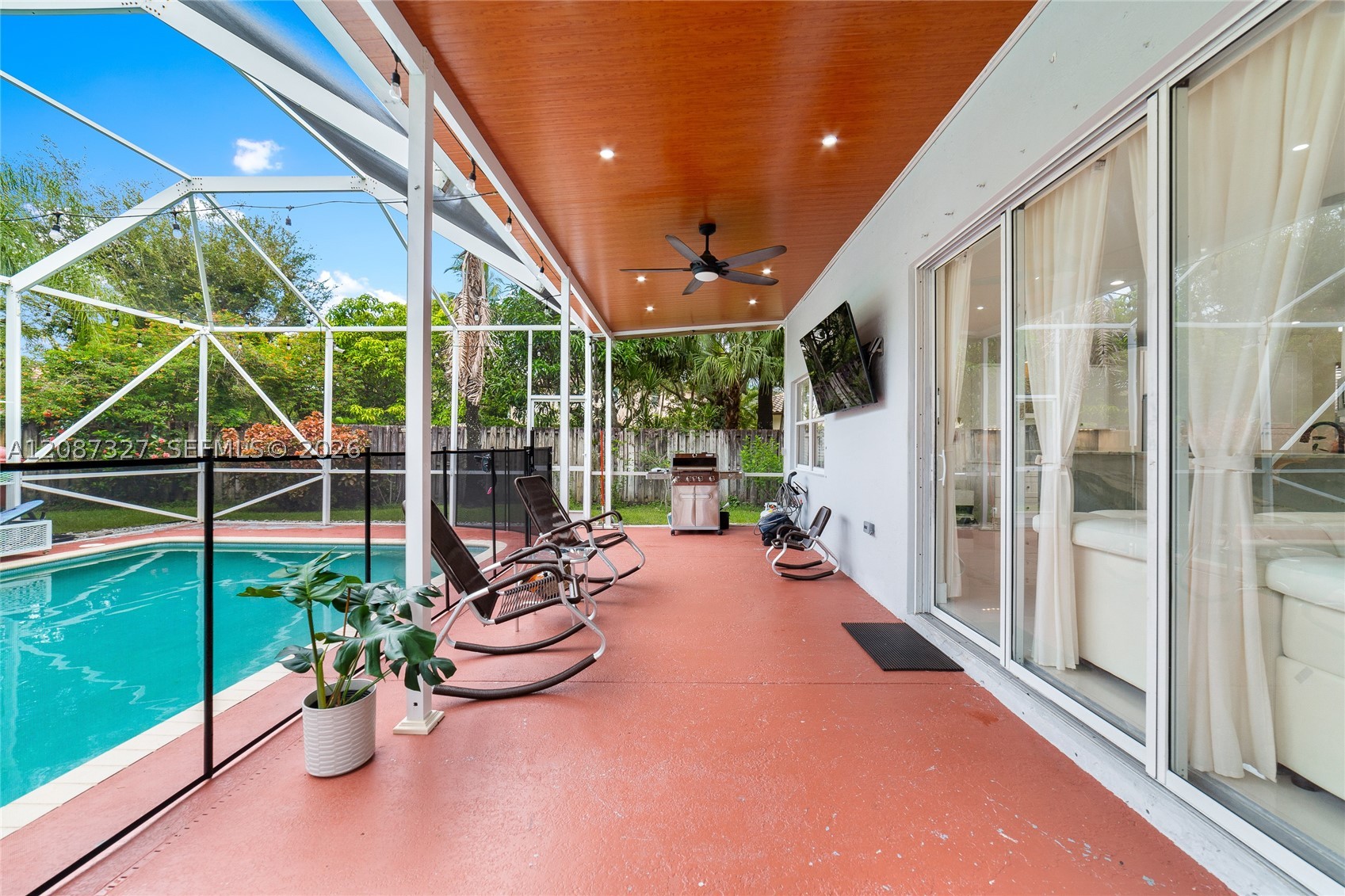 16759 NW 15th St, Pembroke Pines FL 33028