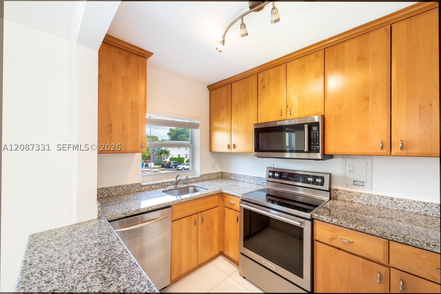 5471 SW 78th St #16D, Miami FL 33143