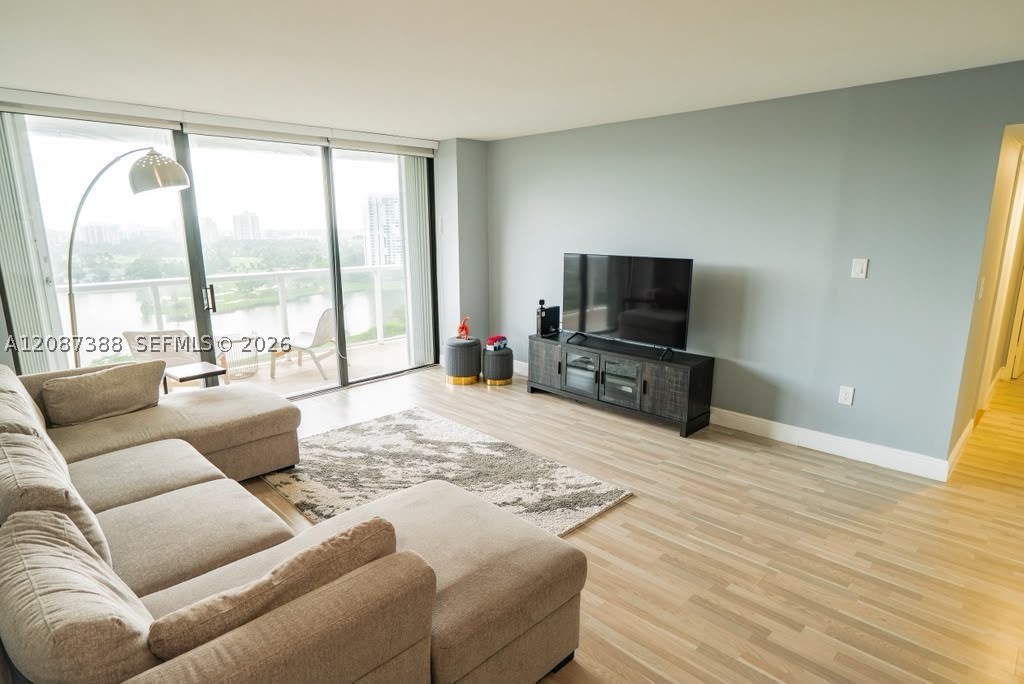 3701 N Country Club Dr #1807, Aventura FL 33180