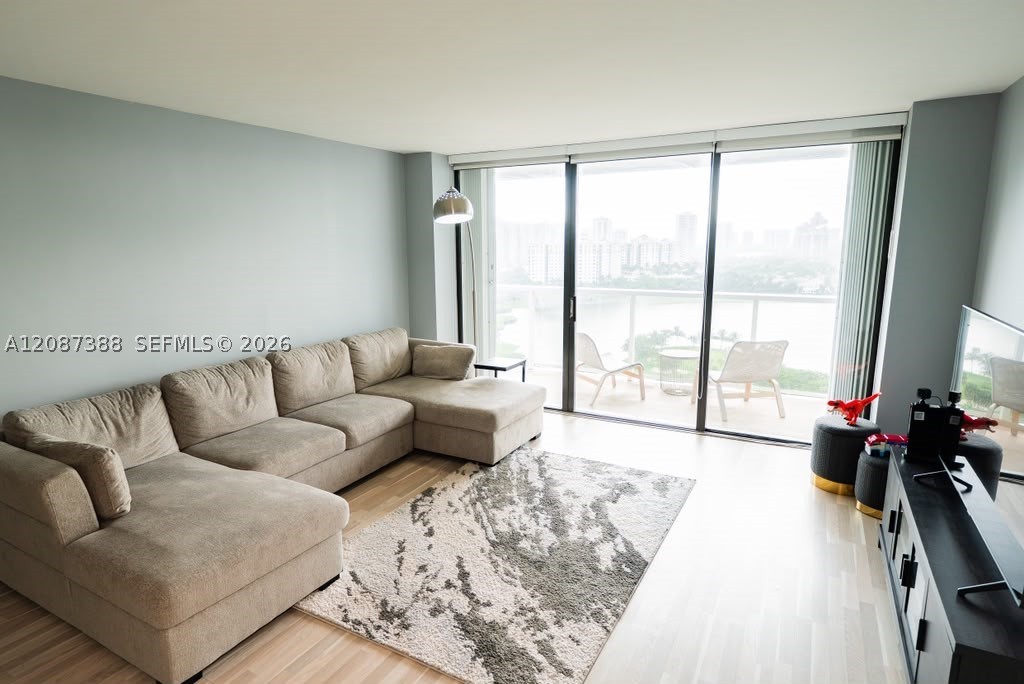 3701 N Country Club Dr #1807, Aventura FL 33180
