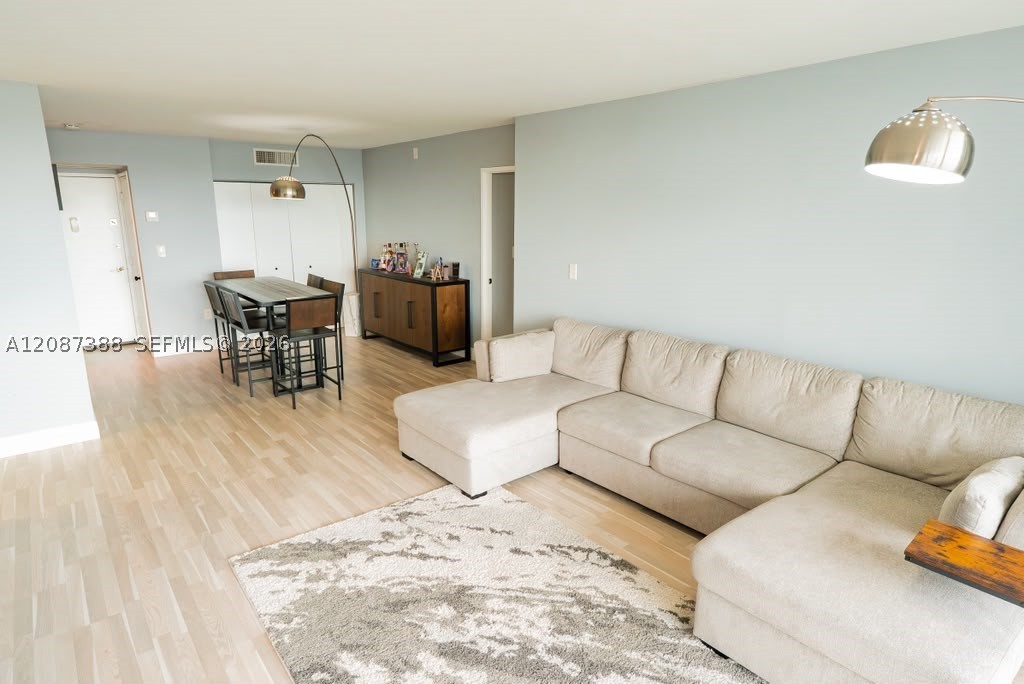 3701 N Country Club Dr #1807, Aventura FL 33180