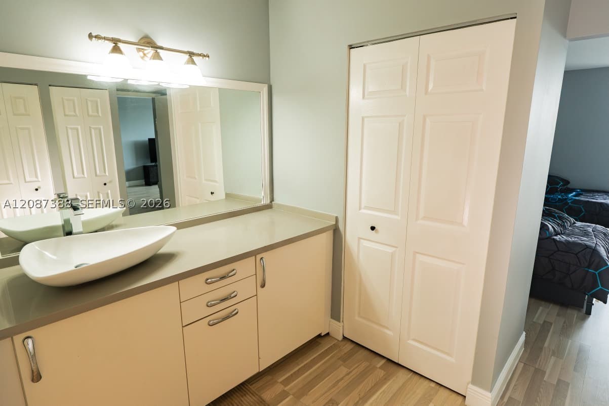 3701 N Country Club Dr #1807, Aventura FL 33180