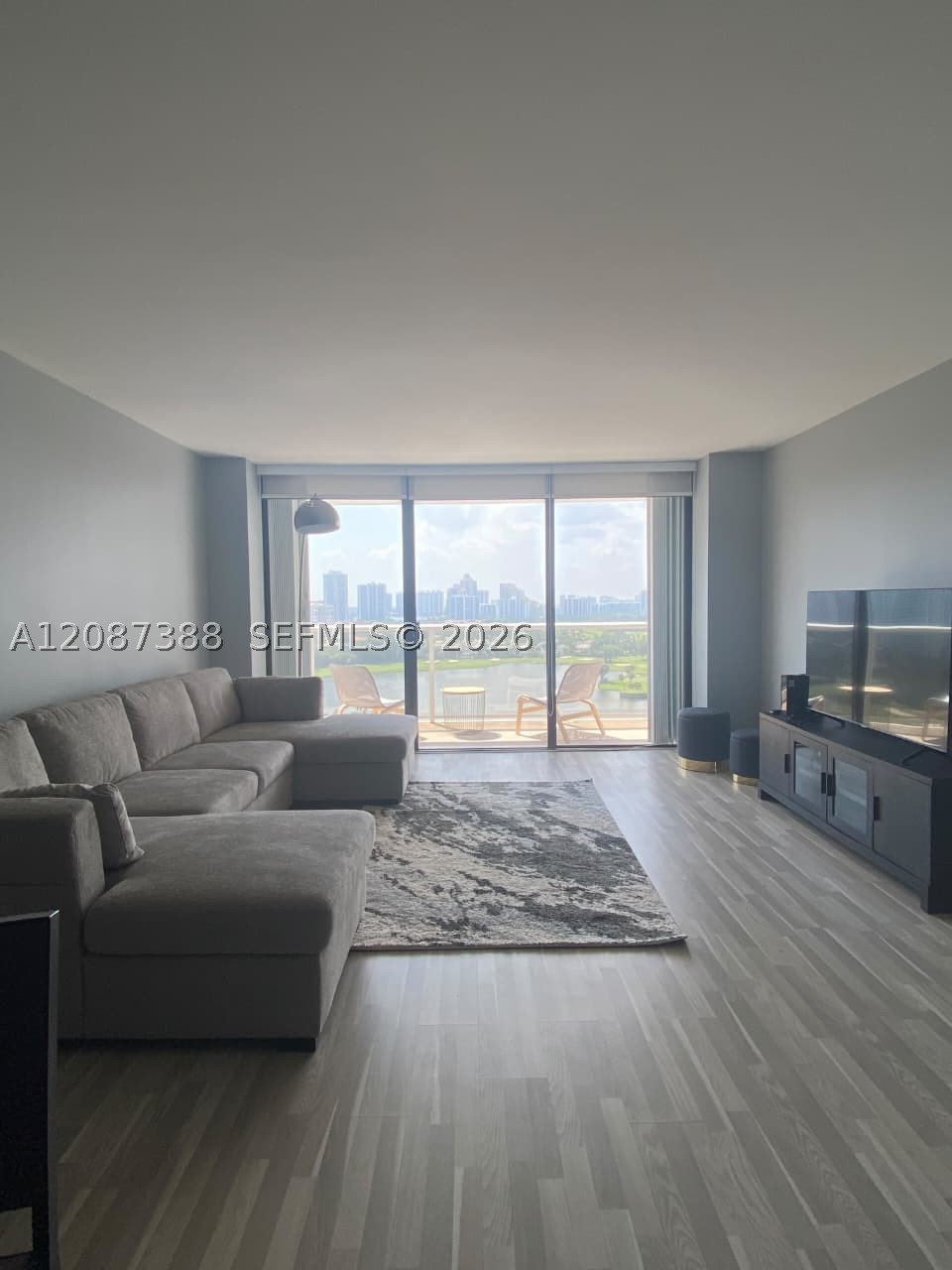 3701 N Country Club Dr #1807, Aventura FL 33180