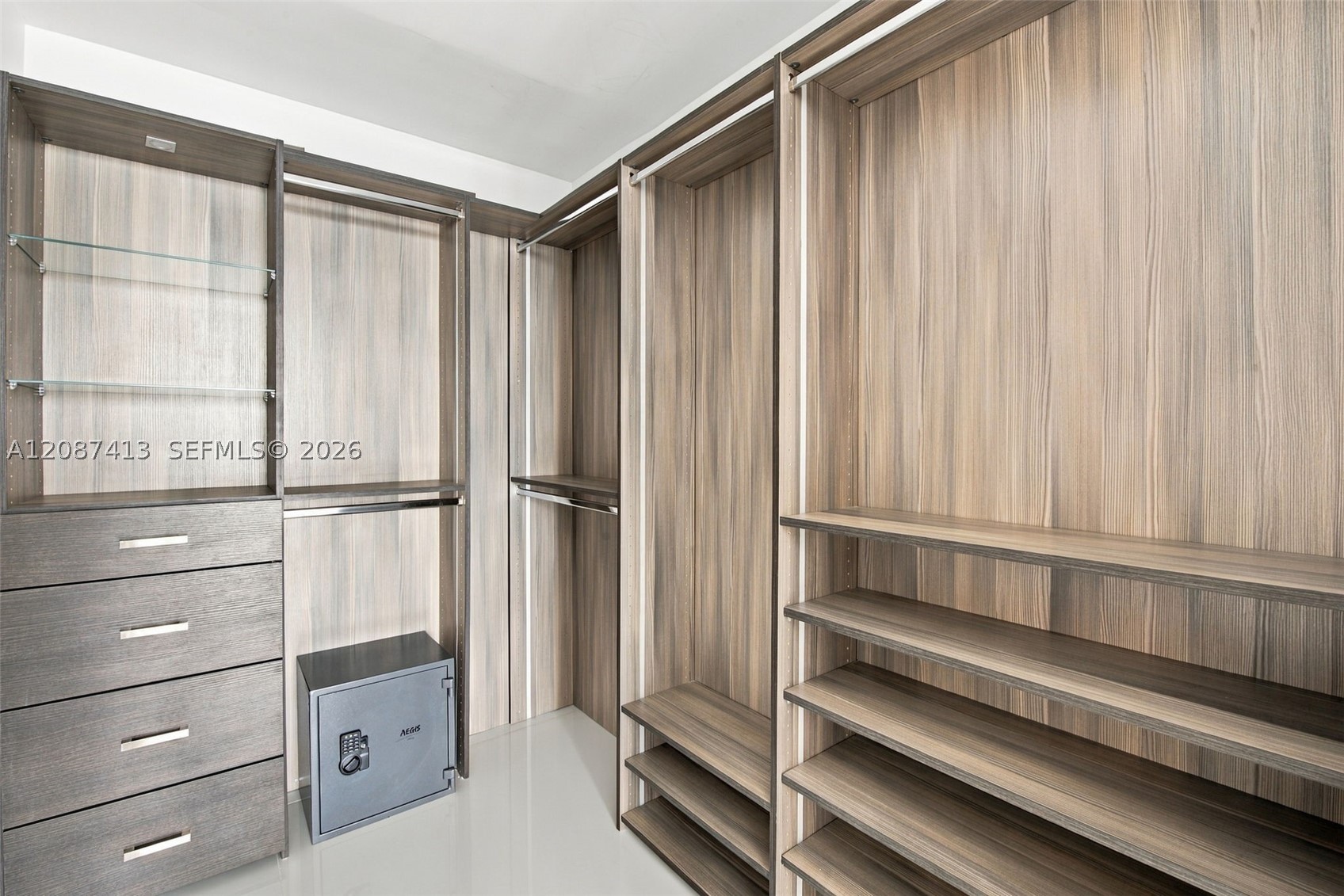 900 Biscayne Blvd #2406, Miami FL 33132