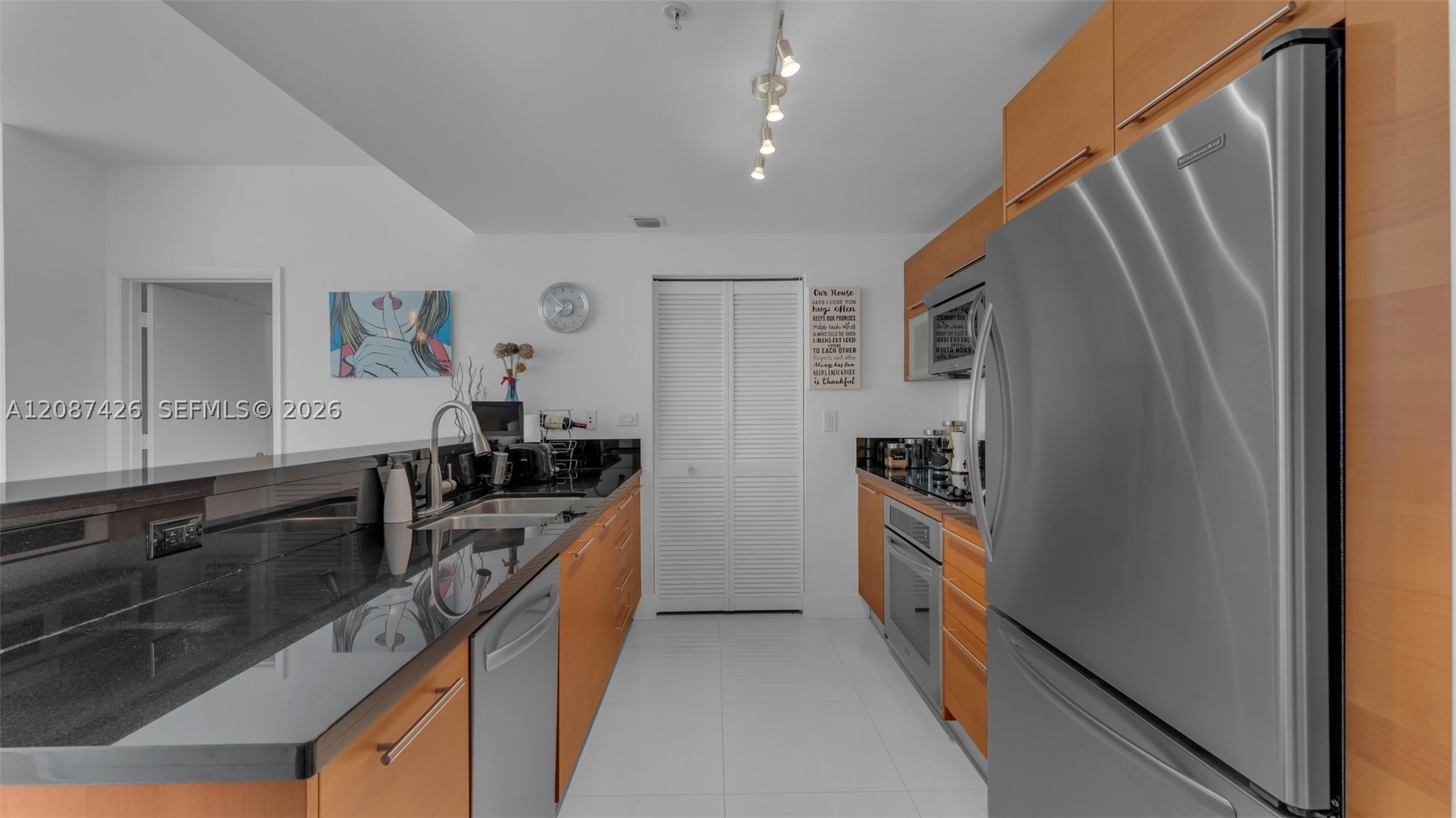 253 NE 2nd St #1910, Miami FL 33132