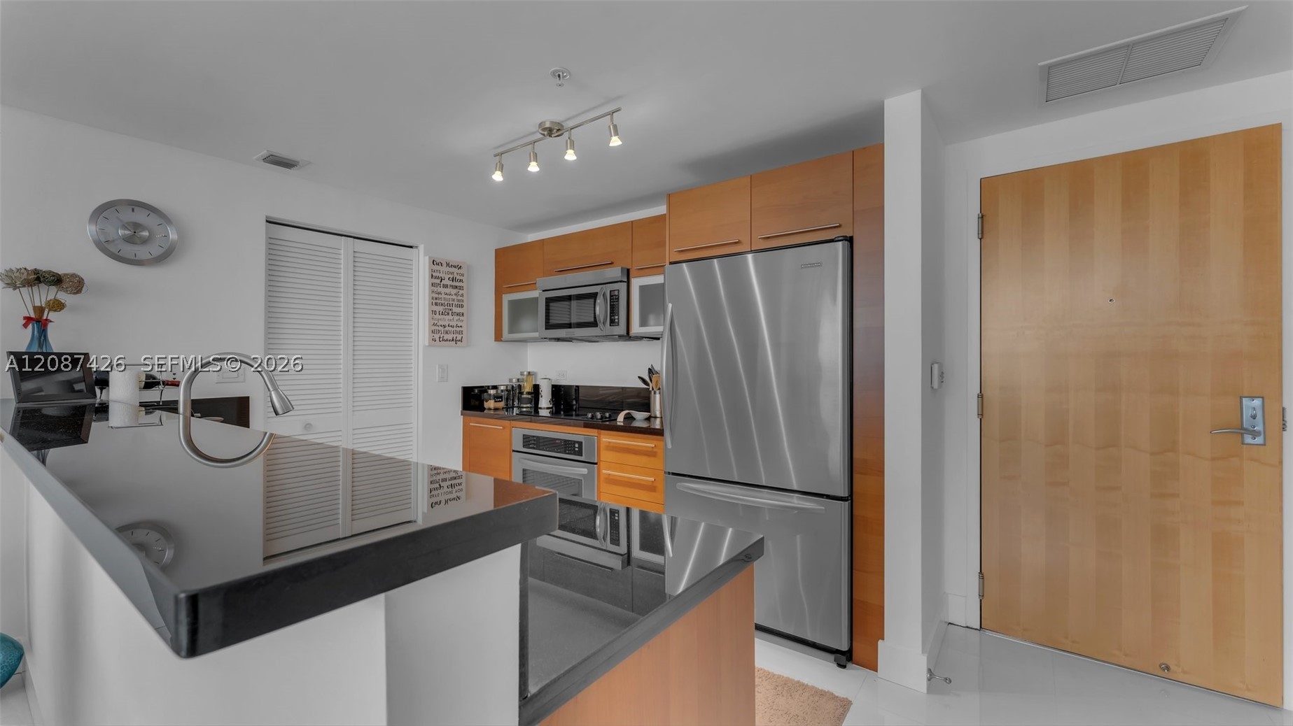 253 NE 2nd St #1910, Miami FL 33132