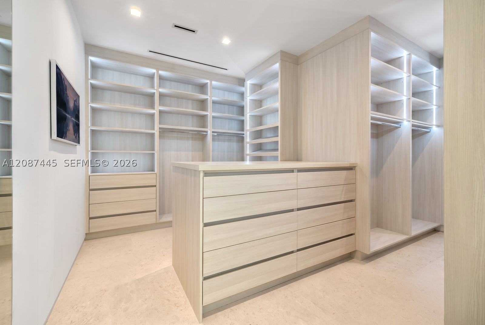 1844 Daytonia Rd, Miami Beach FL 33141