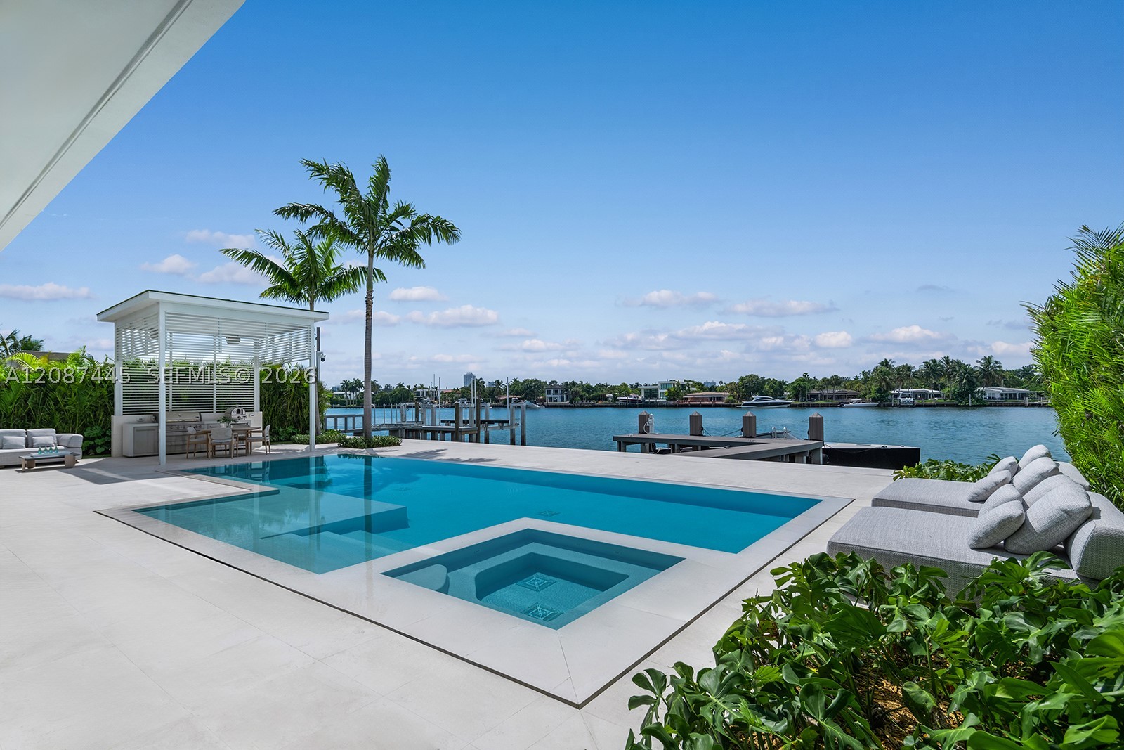 1844 Daytonia Rd, Miami Beach FL 33141