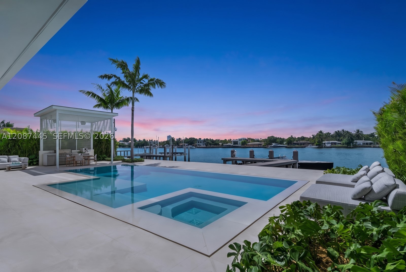 1844 Daytonia Rd, Miami Beach FL 33141
