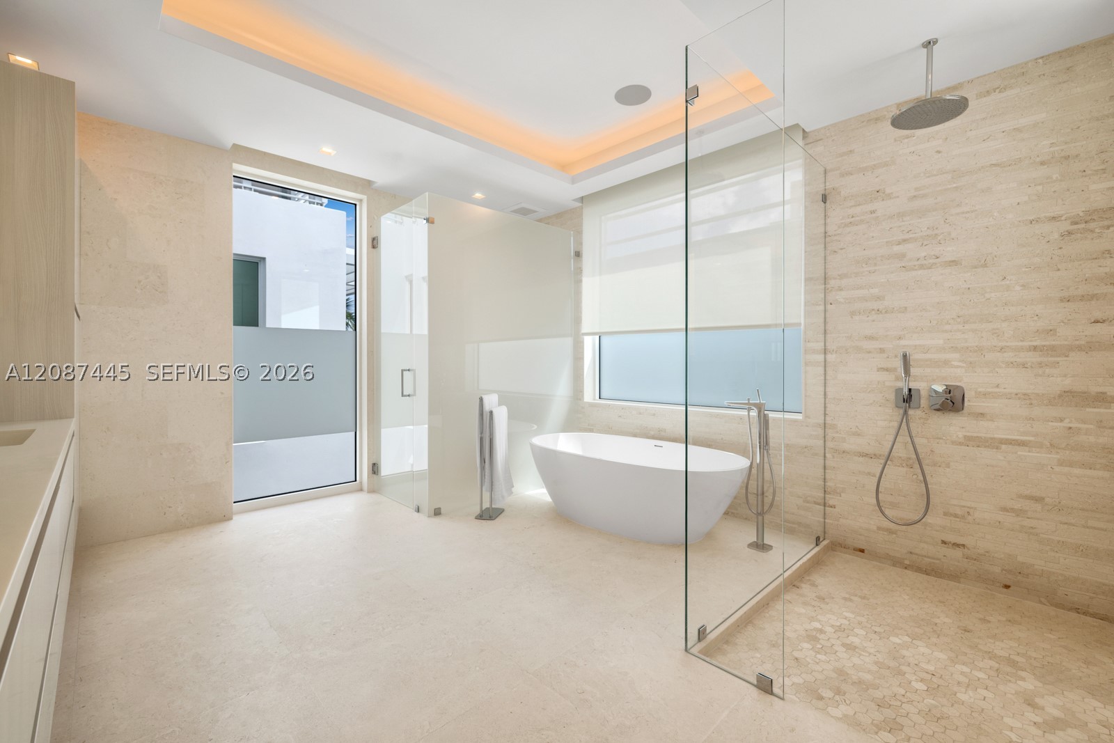 1844 Daytonia Rd, Miami Beach FL 33141