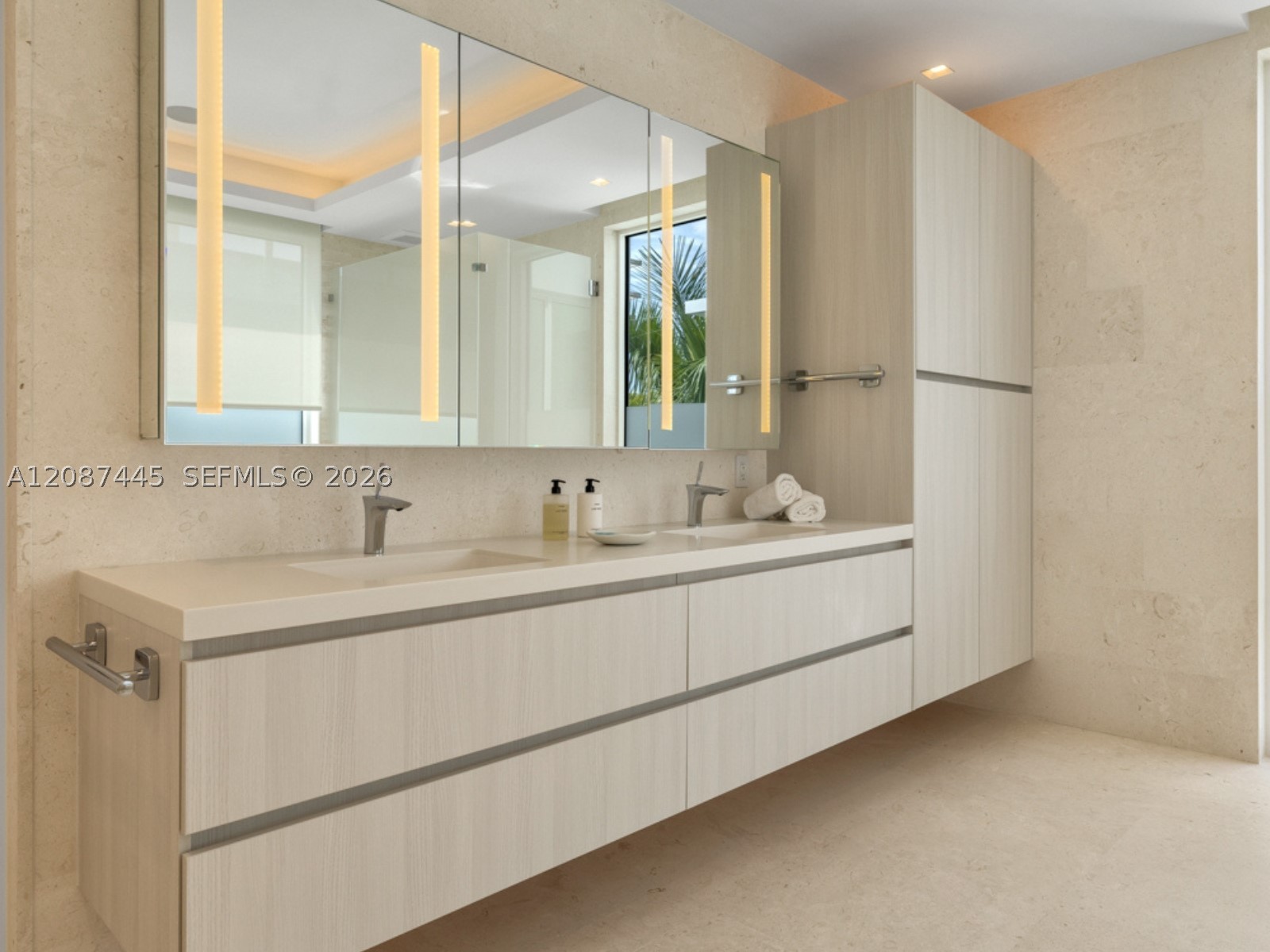 1844 Daytonia Rd, Miami Beach FL 33141