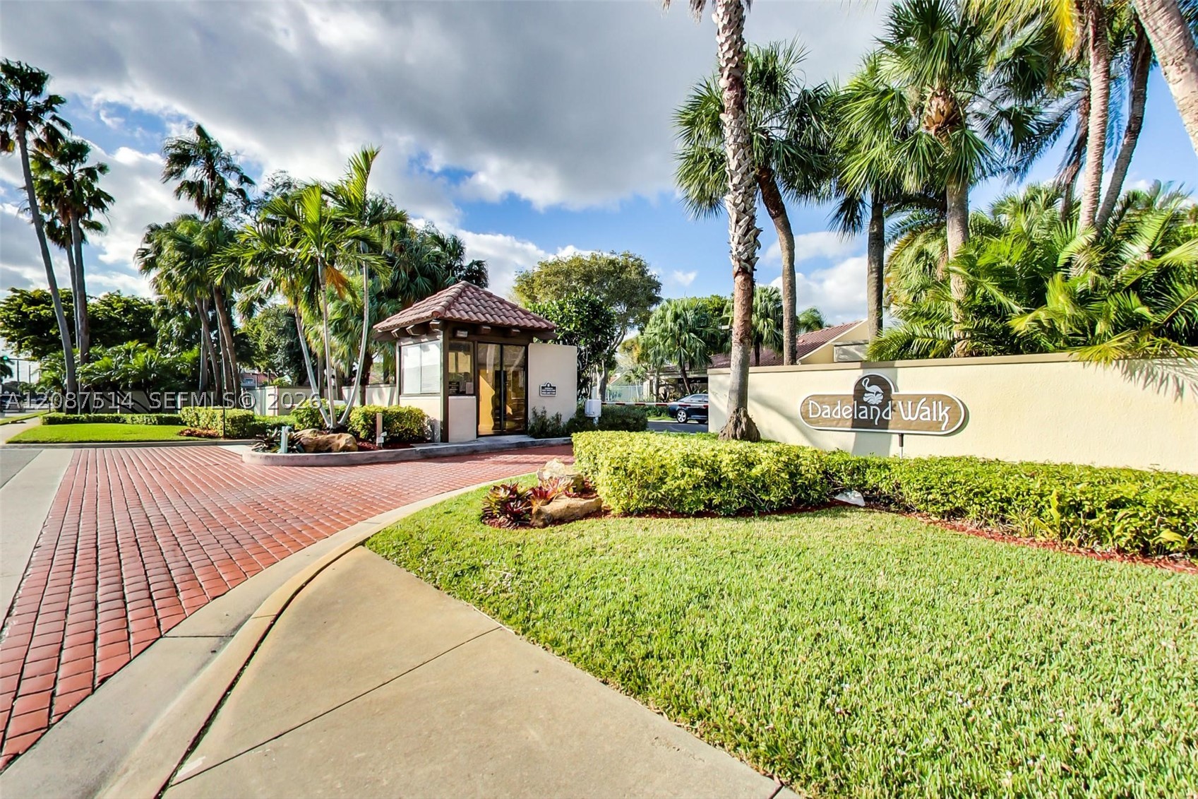 8613 SW 79th Pl, Miami FL 33143