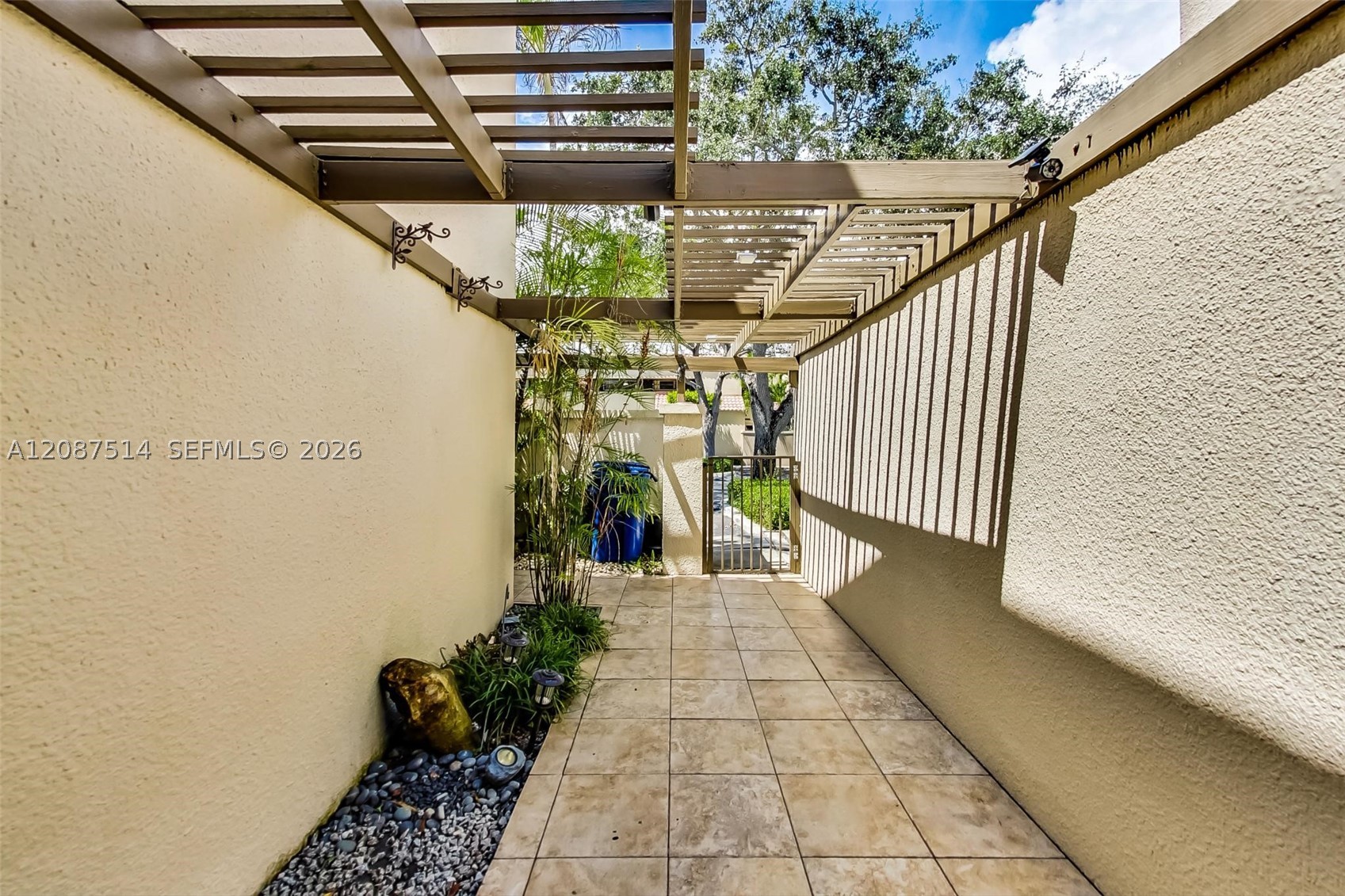 8613 SW 79th Pl, Miami FL 33143