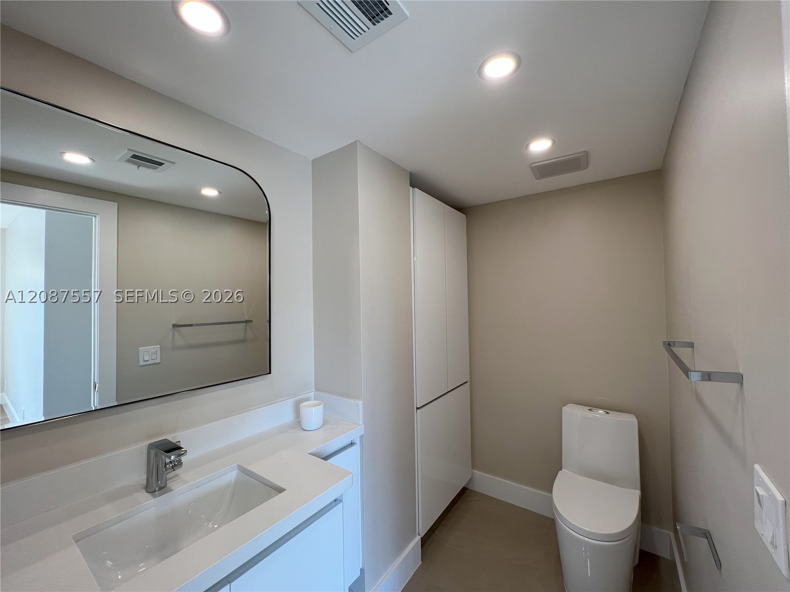 1881 Middle River Dr #207, Fort Lauderdale FL 33305