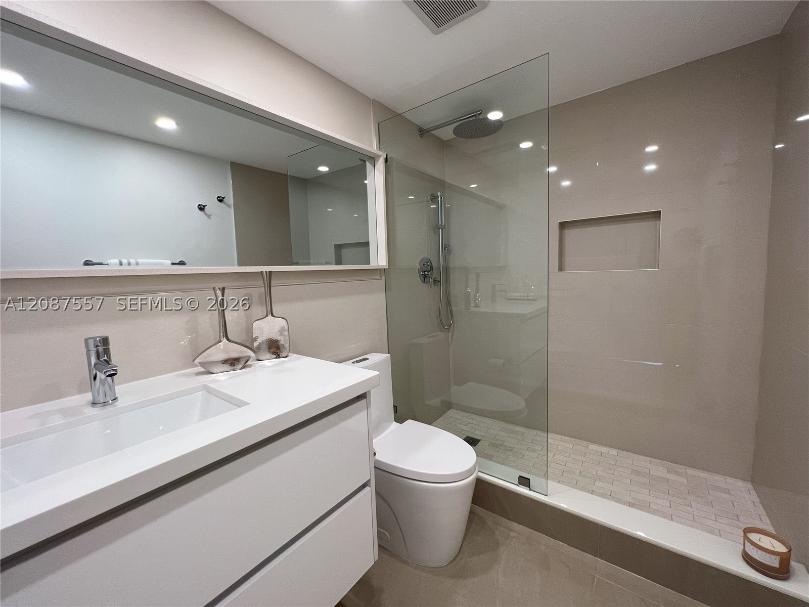 1881 Middle River Dr #207, Fort Lauderdale FL 33305