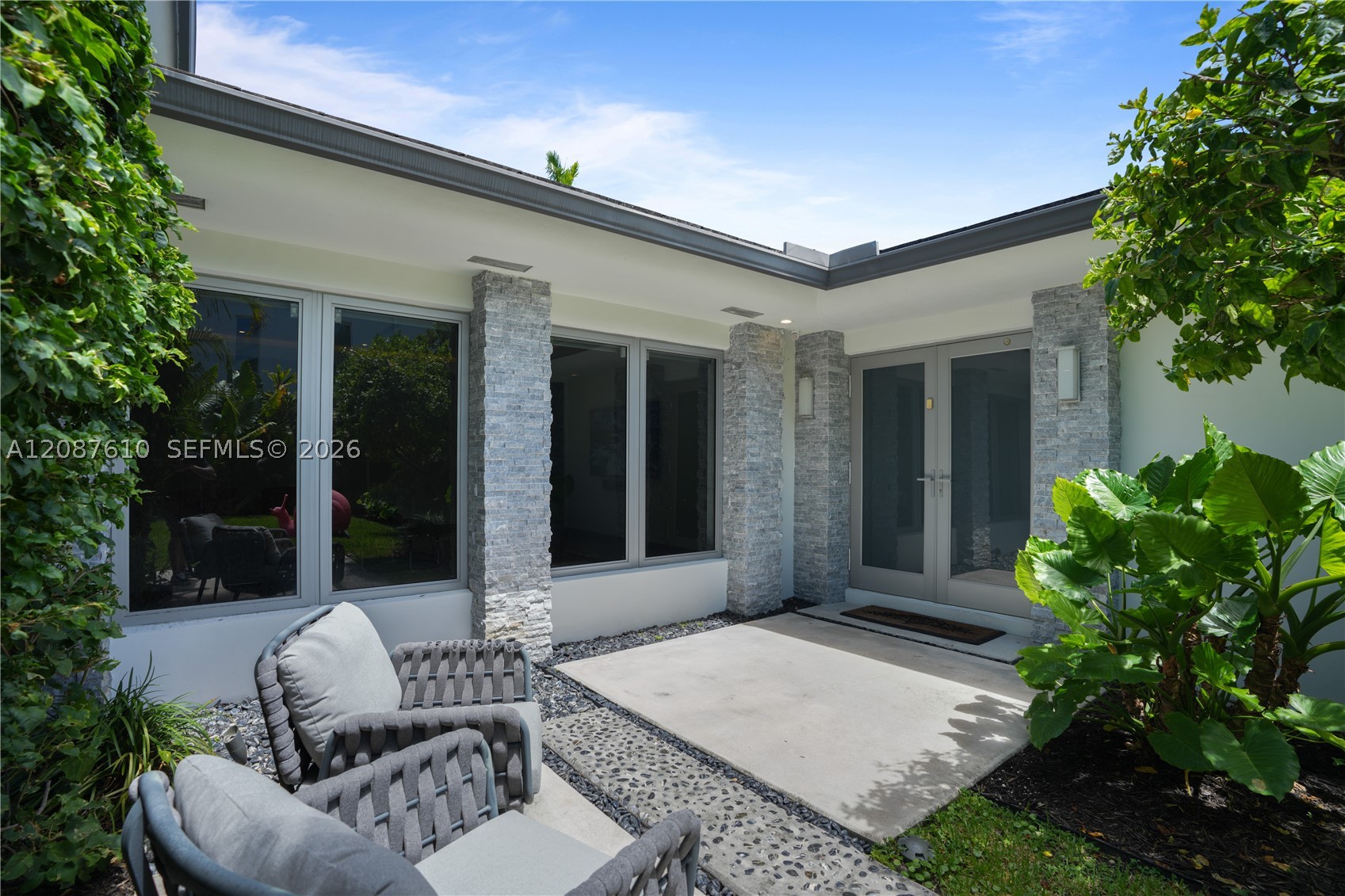 9301 N Bayshore Dr, Miami Shores FL 33138