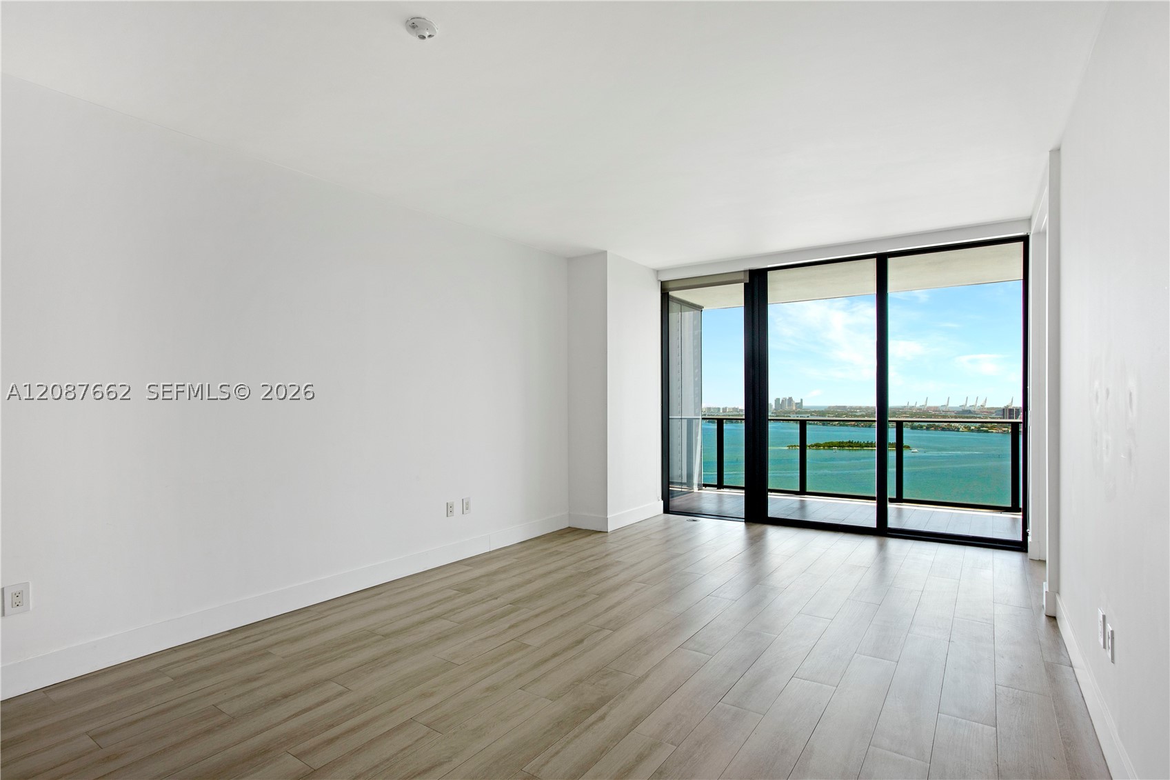 650 NE 32nd St #2802, Miami FL 33137