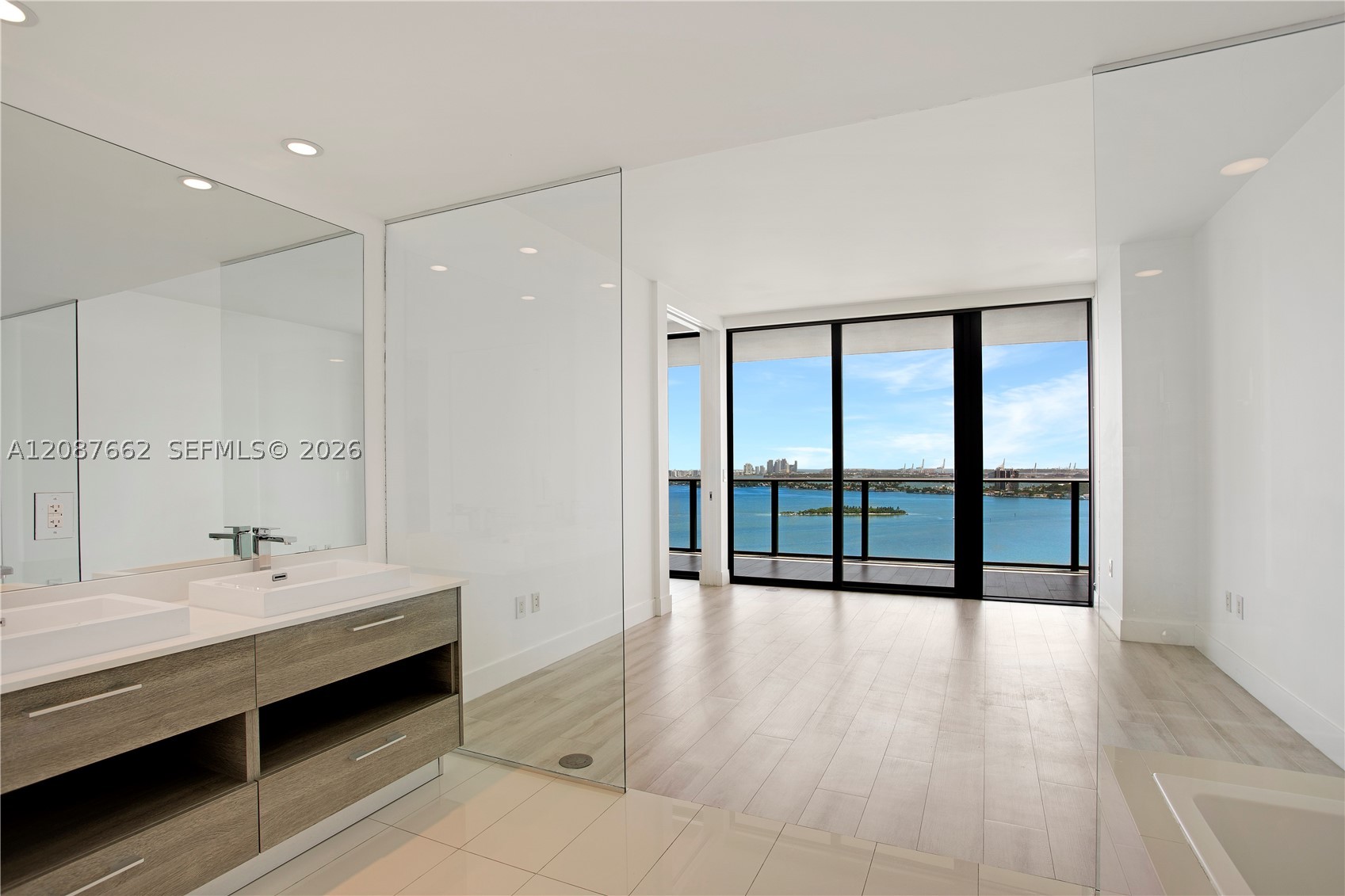 650 NE 32nd St #2802, Miami FL 33137