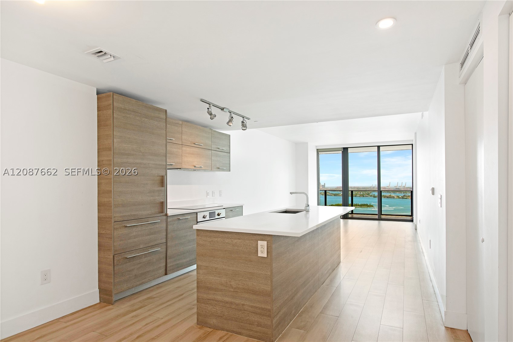 650 NE 32nd St #2802, Miami FL 33137
