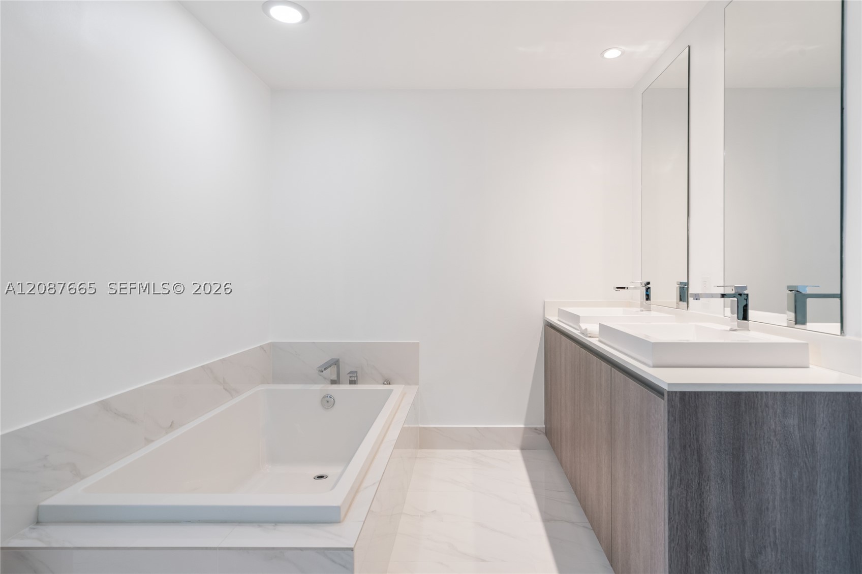 801 S Miami Ave #1002, Miami FL 33130