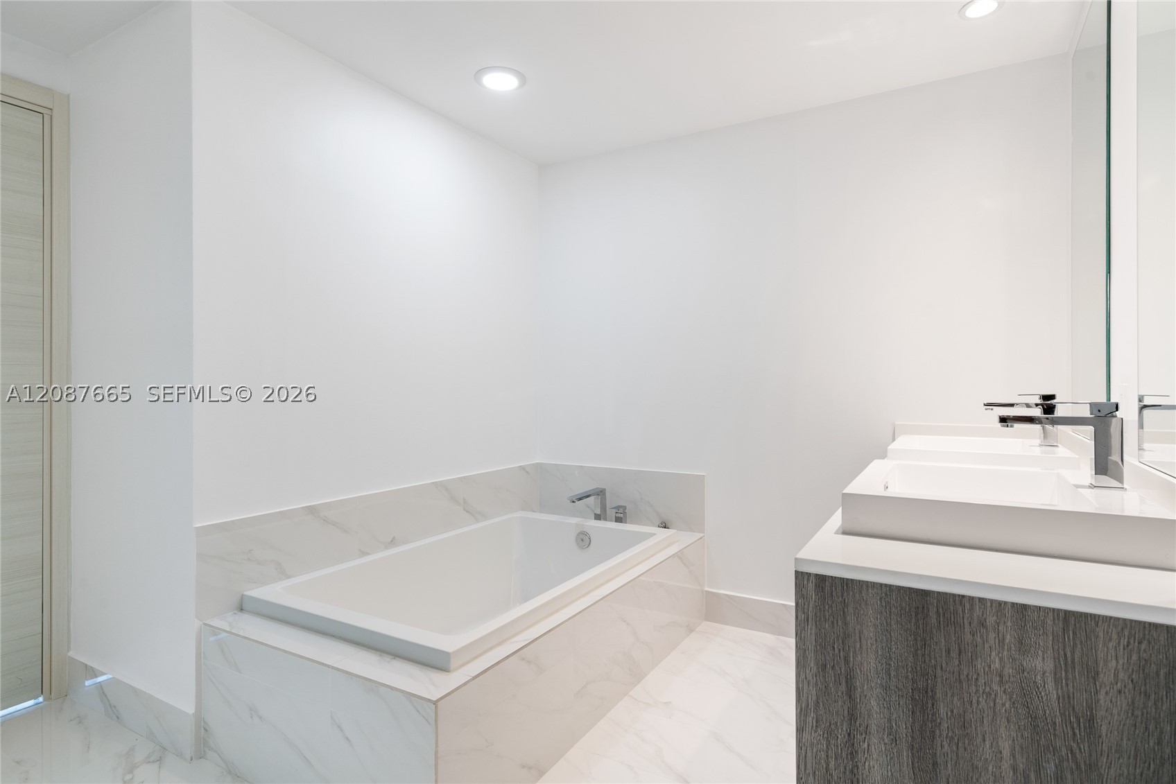 801 S Miami Ave #1002, Miami FL 33130