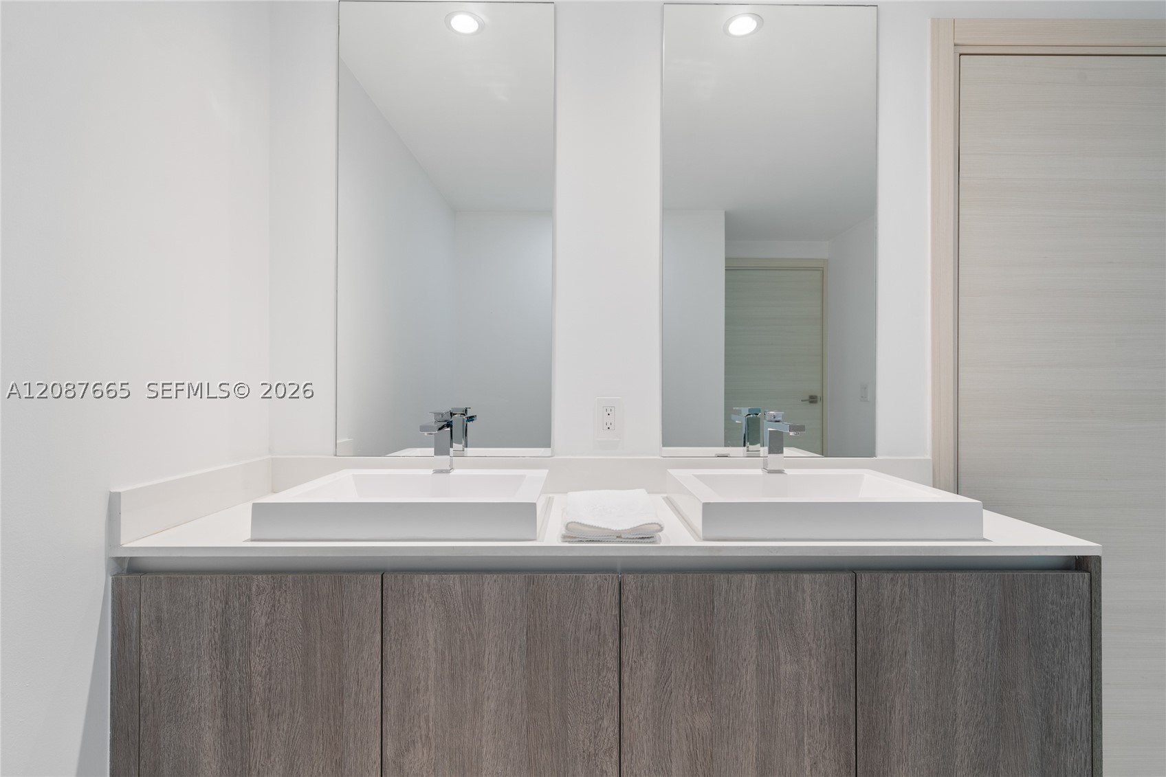 801 S Miami Ave #1002, Miami FL 33130