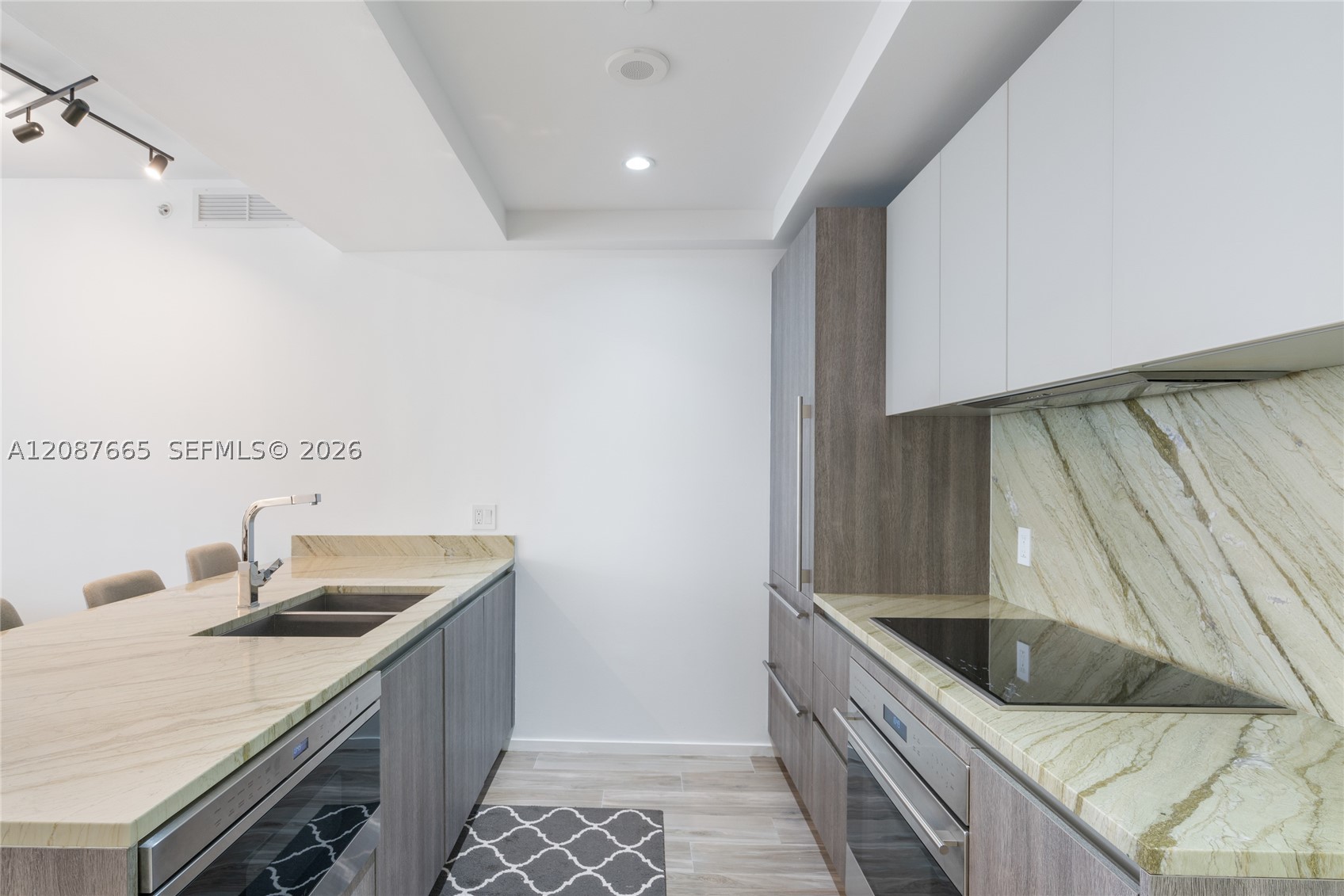 801 S Miami Ave #1002, Miami FL 33130
