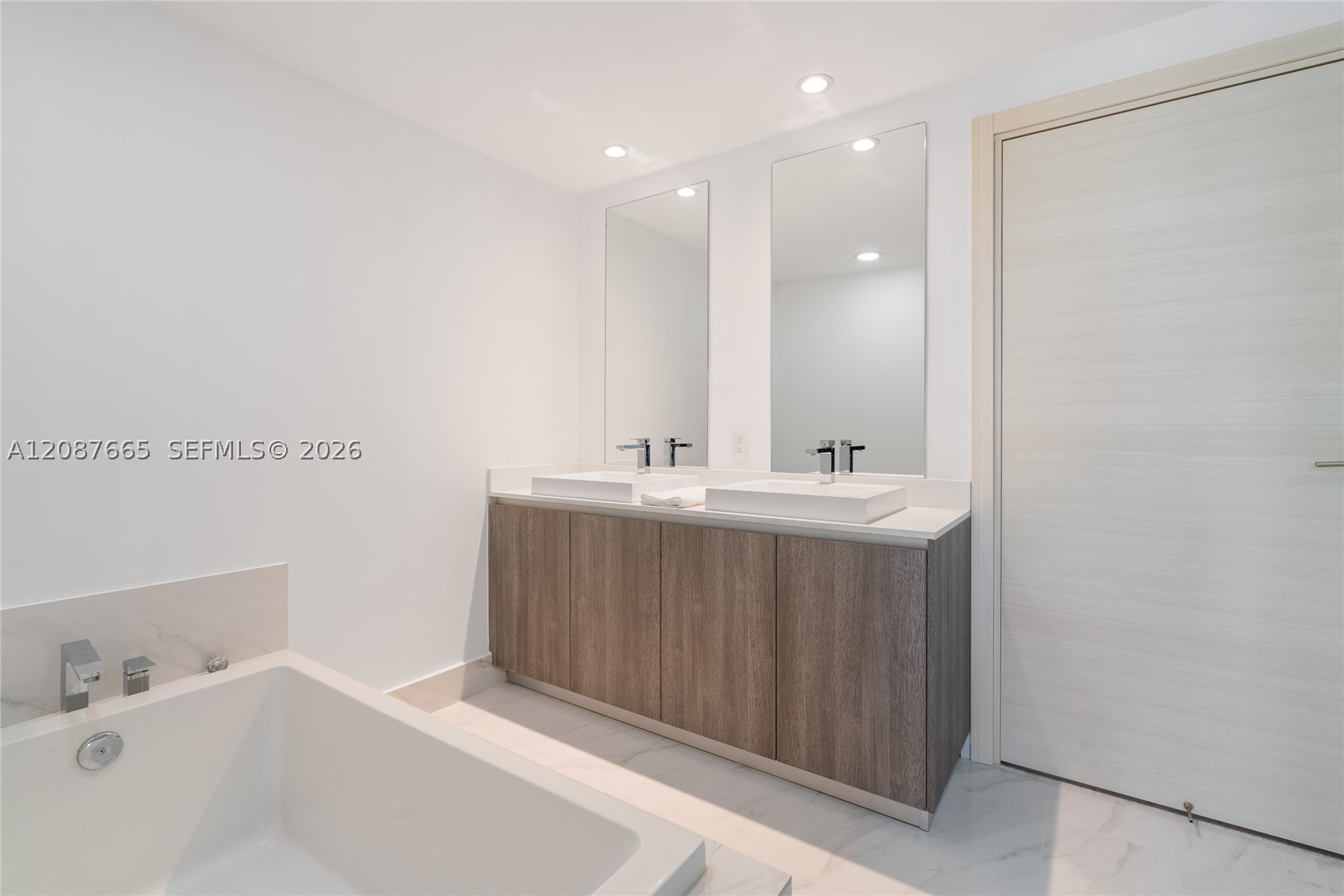 801 S Miami Ave #1002, Miami FL 33130