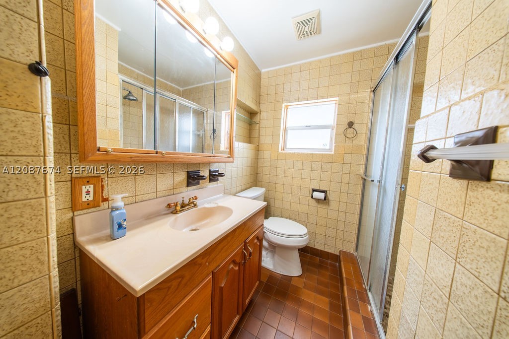 919 S Lakeside Pl, Lantana FL 33462
