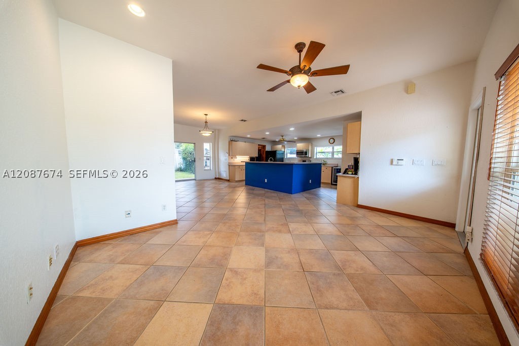 919 S Lakeside Pl, Lantana FL 33462