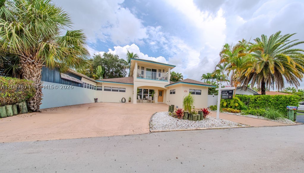 919 S Lakeside Pl, Lantana FL 33462