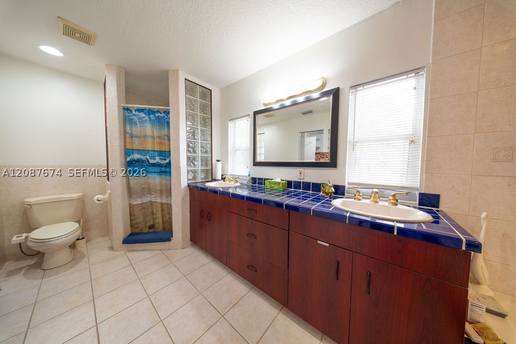 919 S Lakeside Pl, Lantana FL 33462