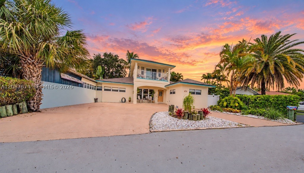 919 S Lakeside Pl, Lantana FL 33462