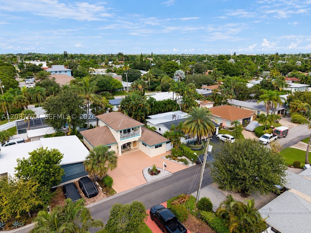 919 S Lakeside Pl, Lantana FL 33462