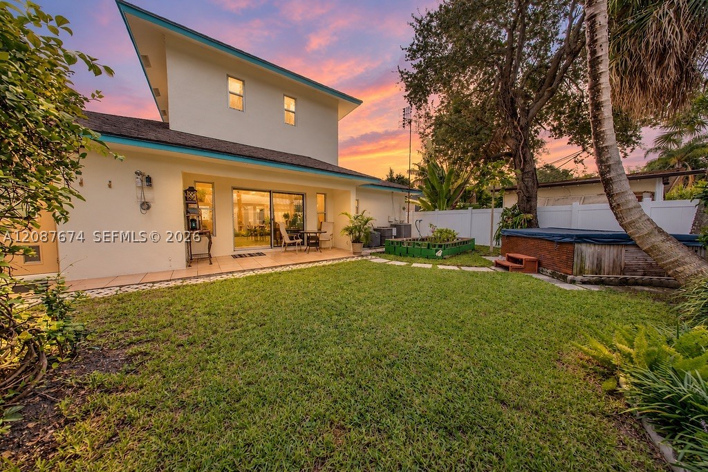 919 S Lakeside Pl, Lantana FL 33462