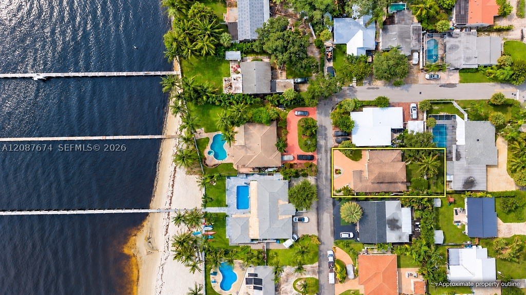 919 S Lakeside Pl, Lantana FL 33462
