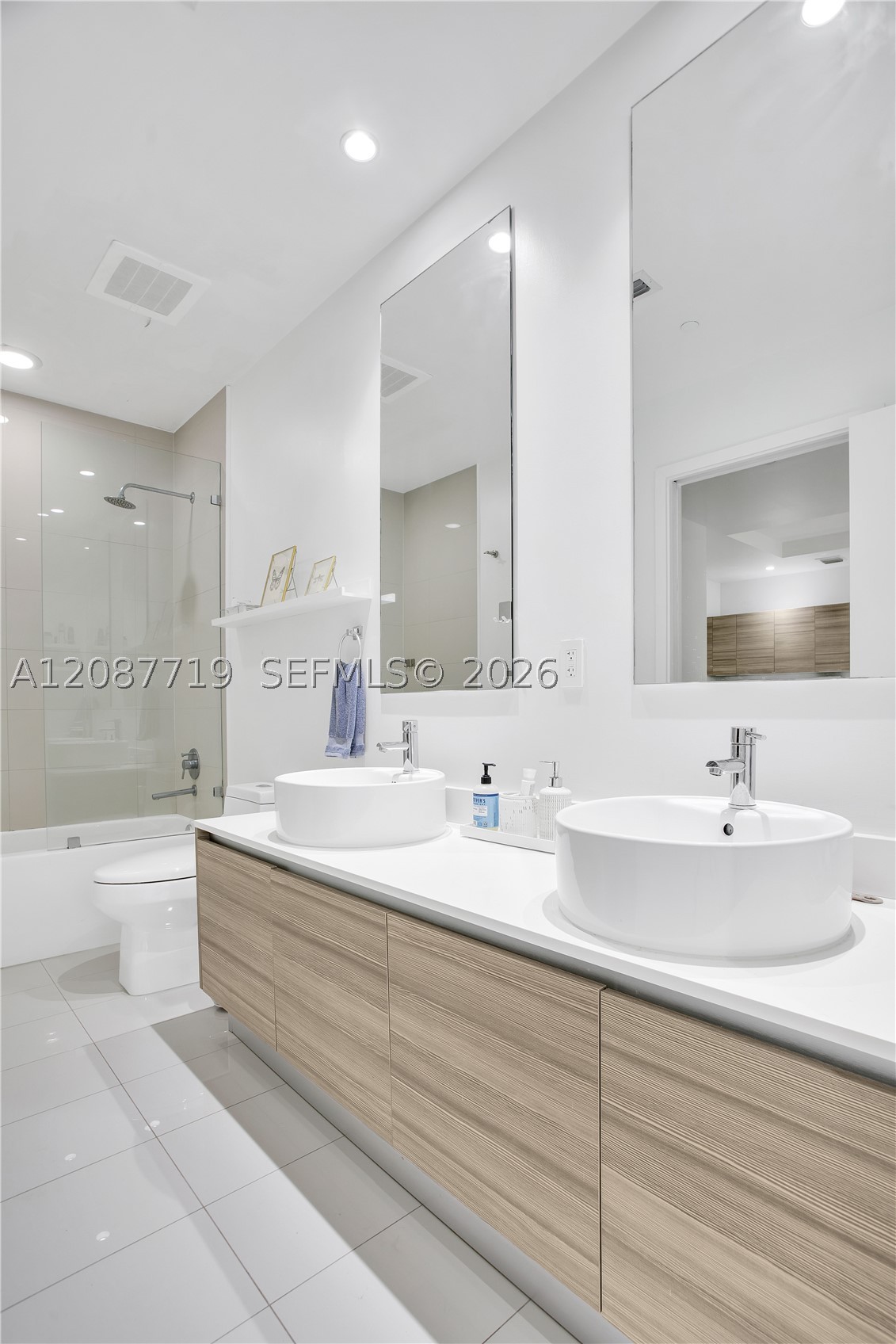 121 NE 34th St #L202, Miami FL 33137