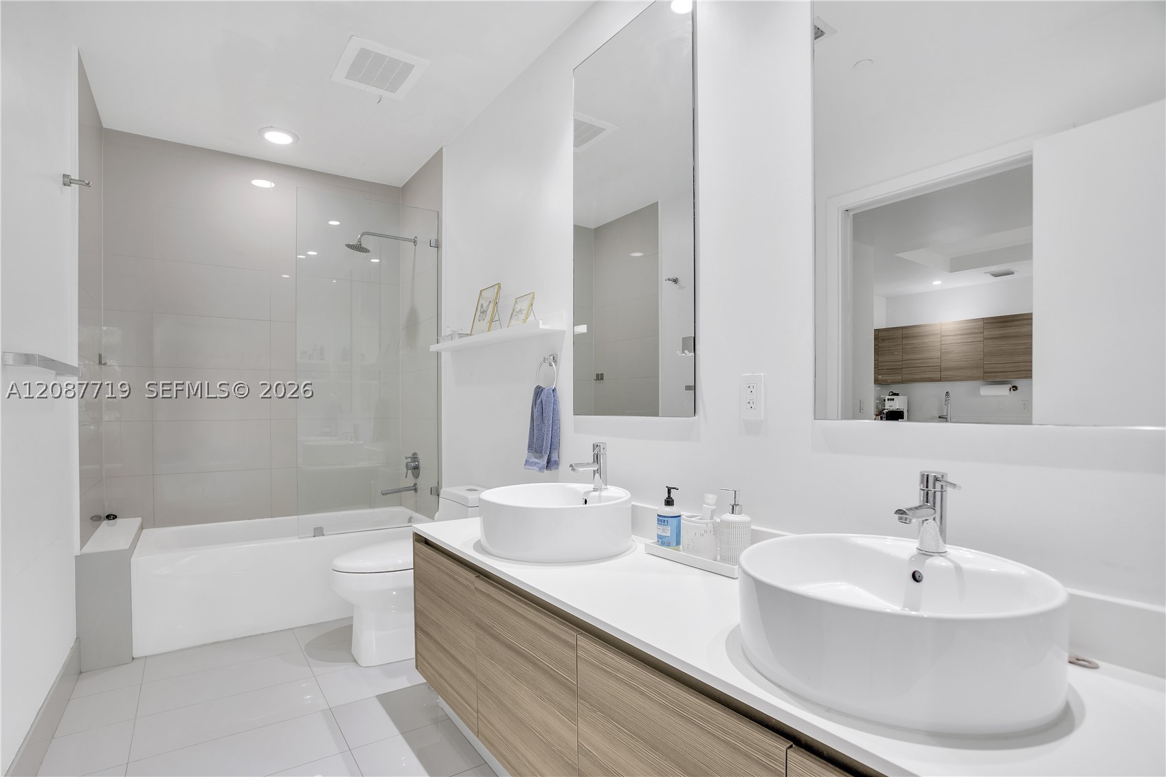 121 NE 34th St #L202, Miami FL 33137